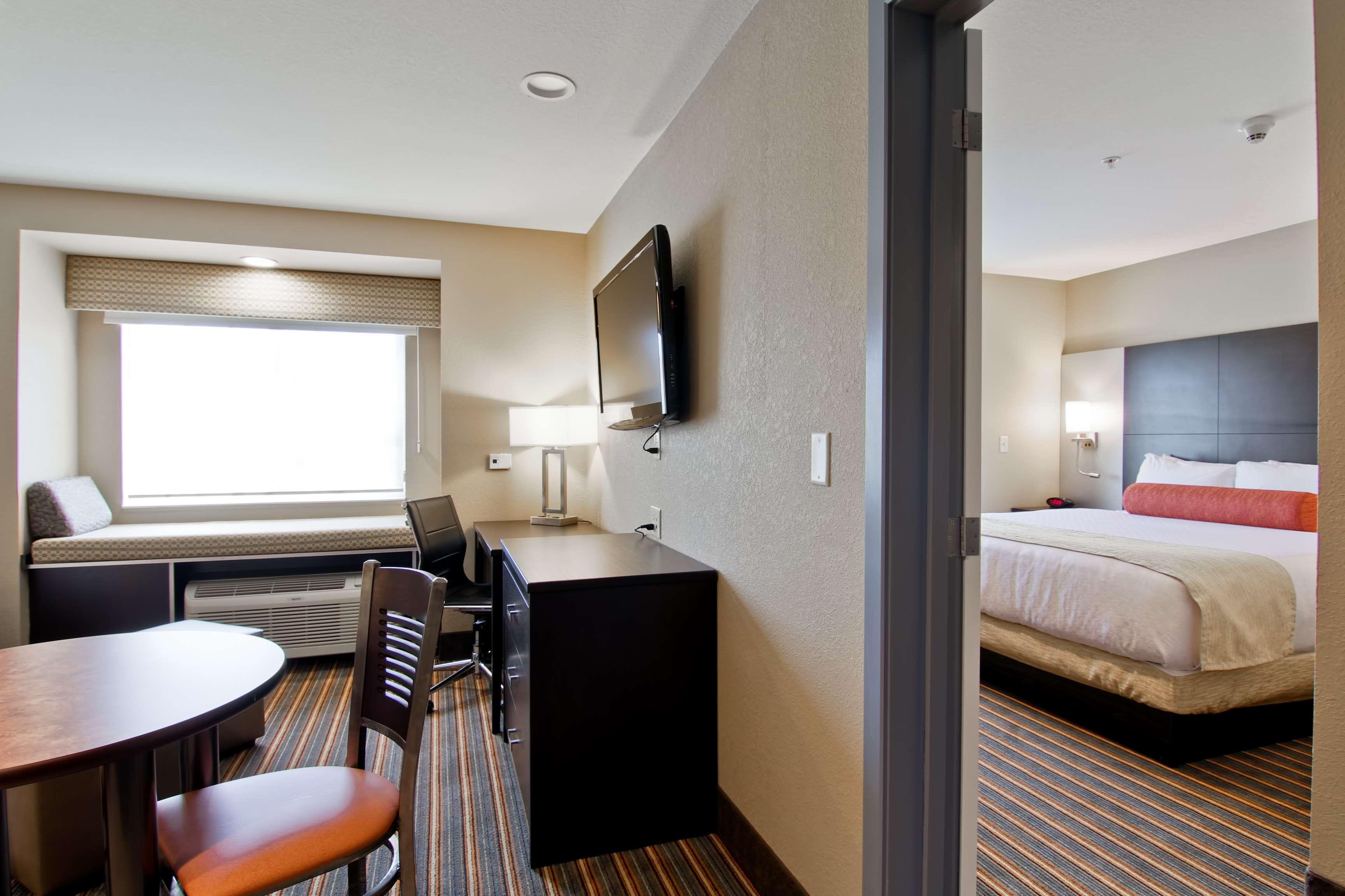 Best Western Plus Woodstock Inn & Suites Εξωτερικό φωτογραφία