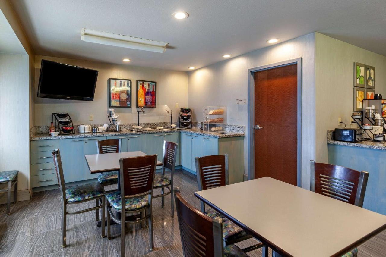 Best Western Plus Woodstock Inn & Suites Εξωτερικό φωτογραφία