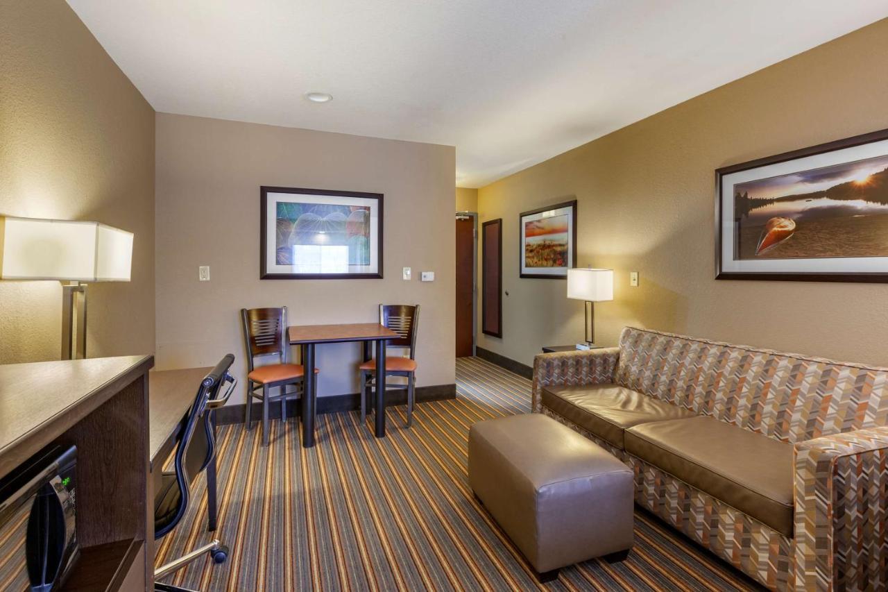 Best Western Plus Woodstock Inn & Suites Εξωτερικό φωτογραφία