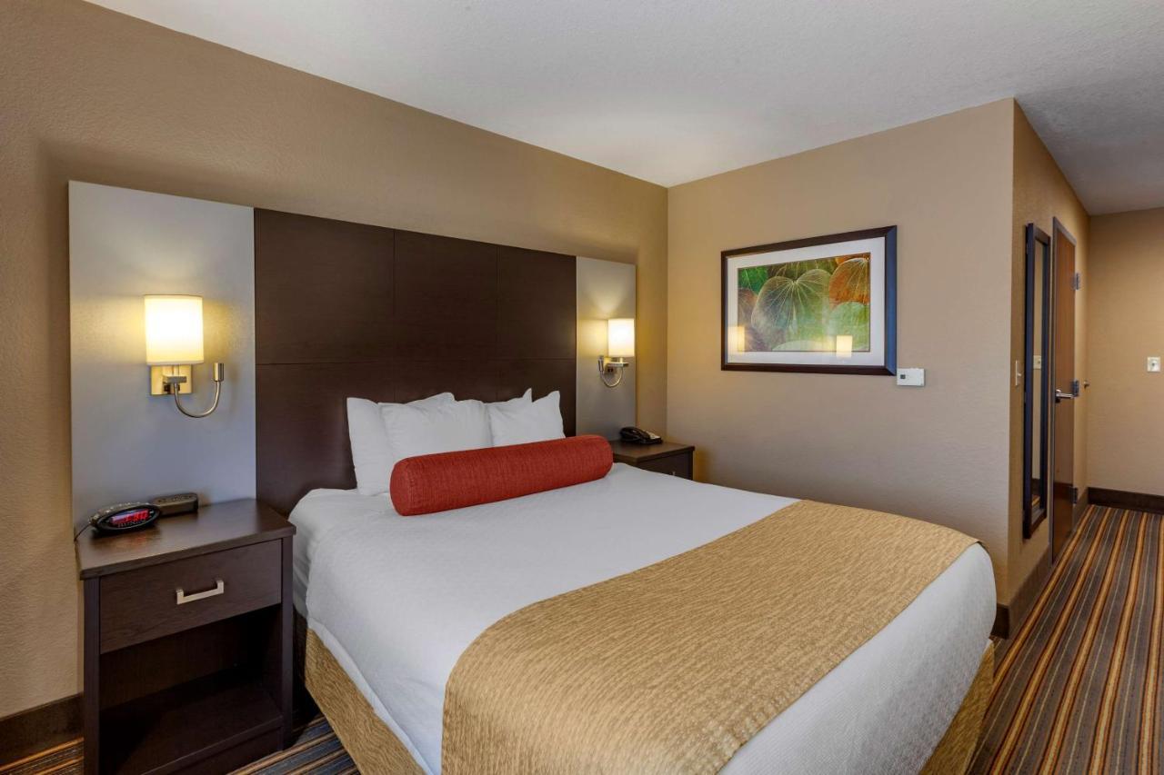 Best Western Plus Woodstock Inn & Suites Εξωτερικό φωτογραφία